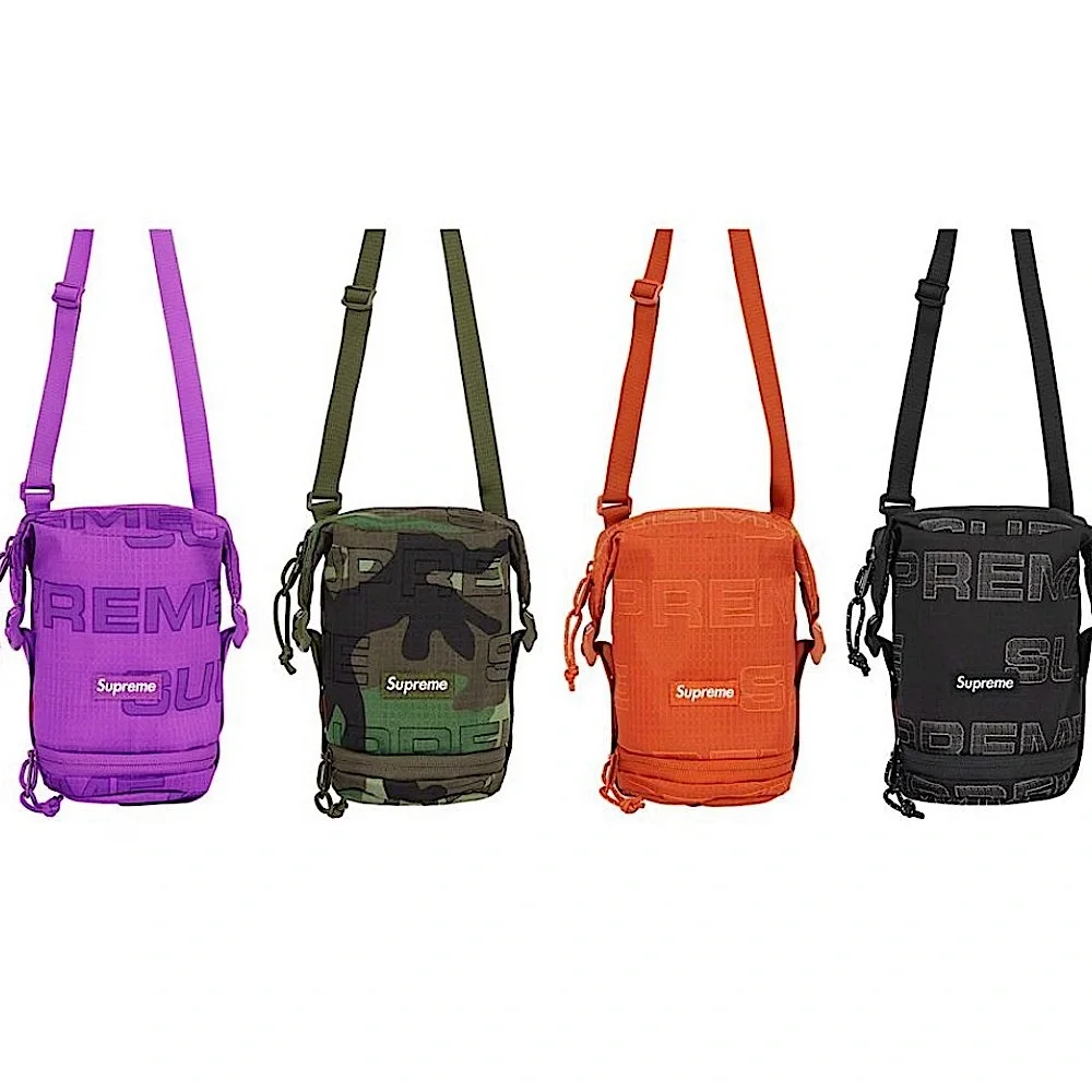 Supreme‎ neck pouch